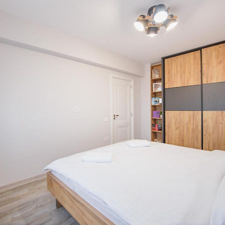 Creamy Wood Haven Apartment ออราแด ภายนอก รูปภาพ