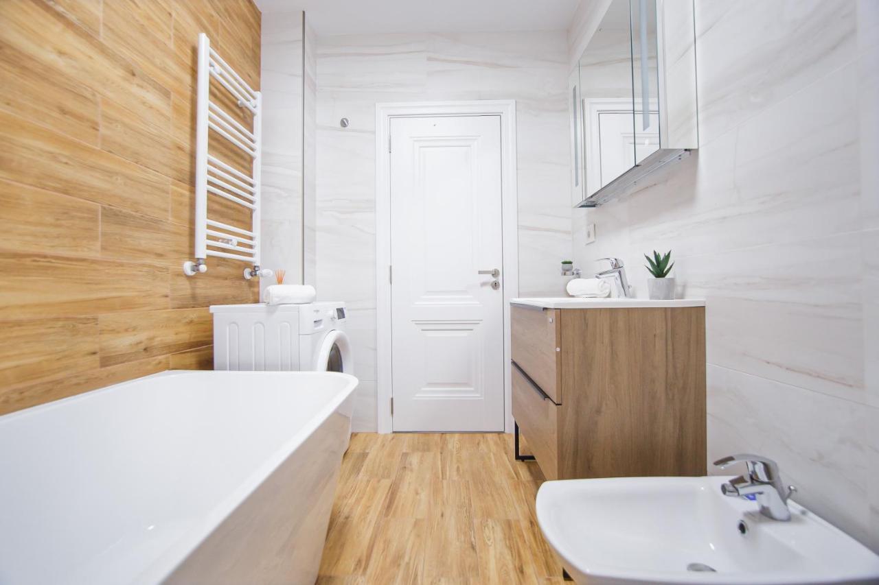 Creamy Wood Haven Apartment ออราแด ภายนอก รูปภาพ