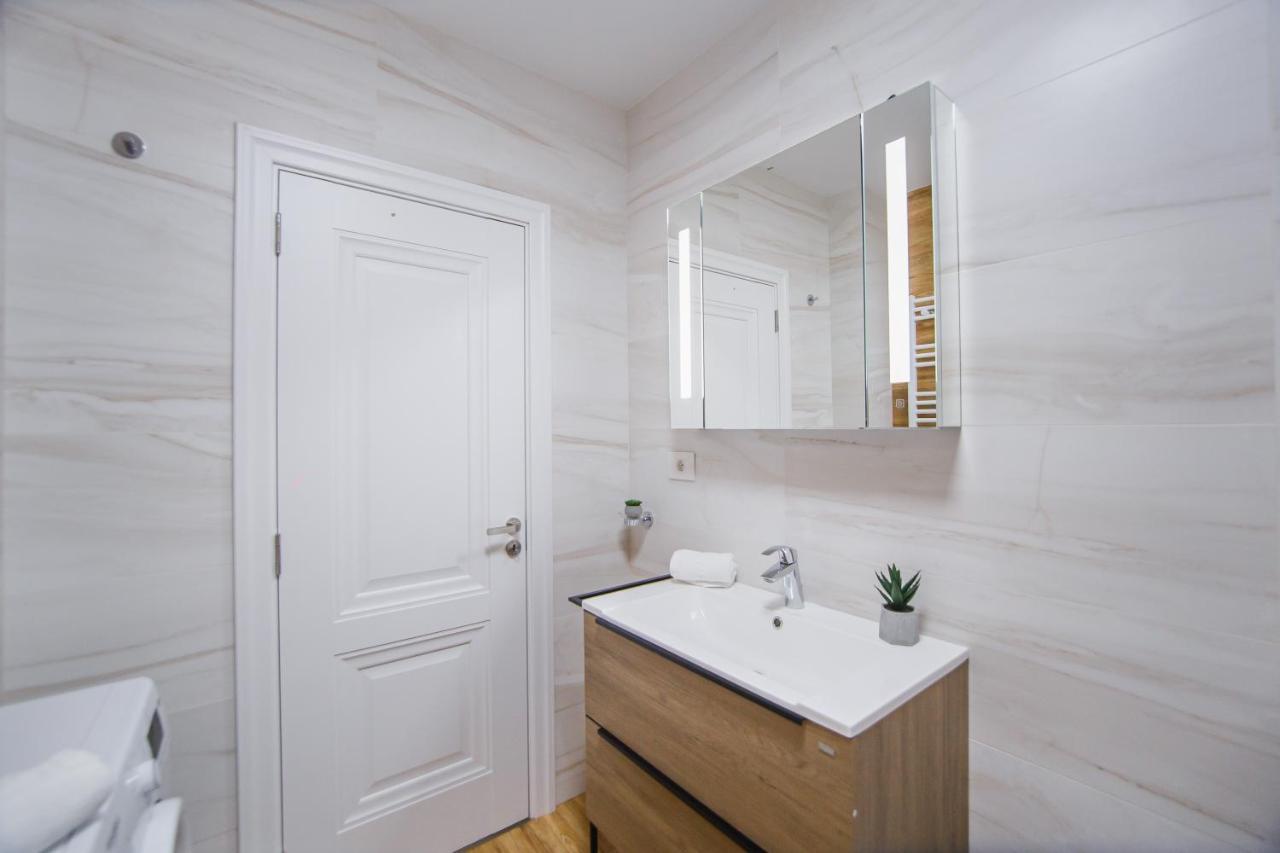 Creamy Wood Haven Apartment ออราแด ภายนอก รูปภาพ